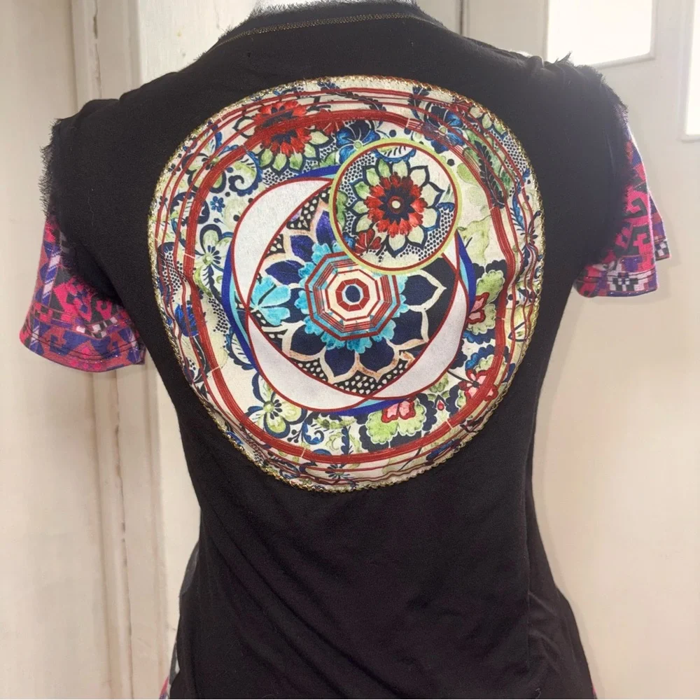 Desigual Graphic Portrait Top Women Medium Artsy Boho Y2K Embroidered Tee - Picture 8 of 11